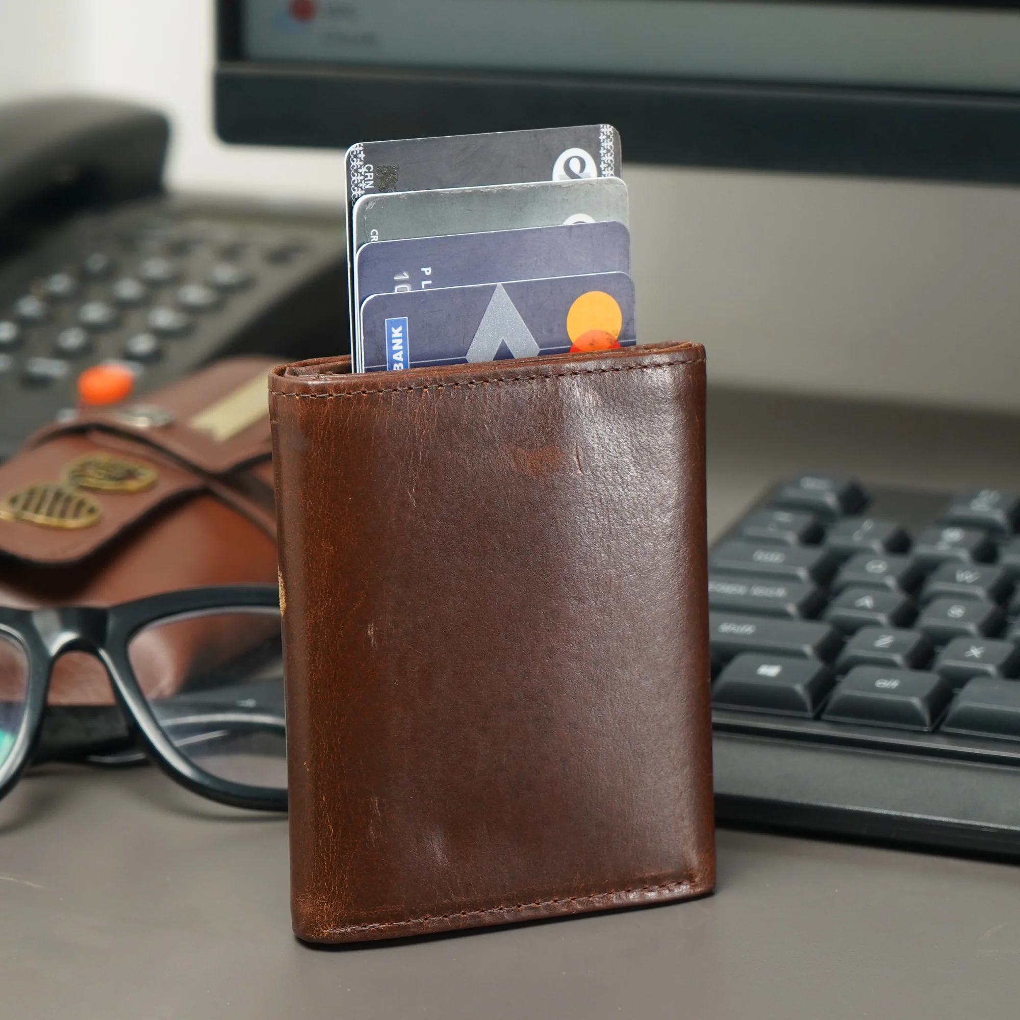 Elegant Genuine Leather Men's Metal Card Holder – Perfect for Professionals (STYLE ID #26) - Image 9