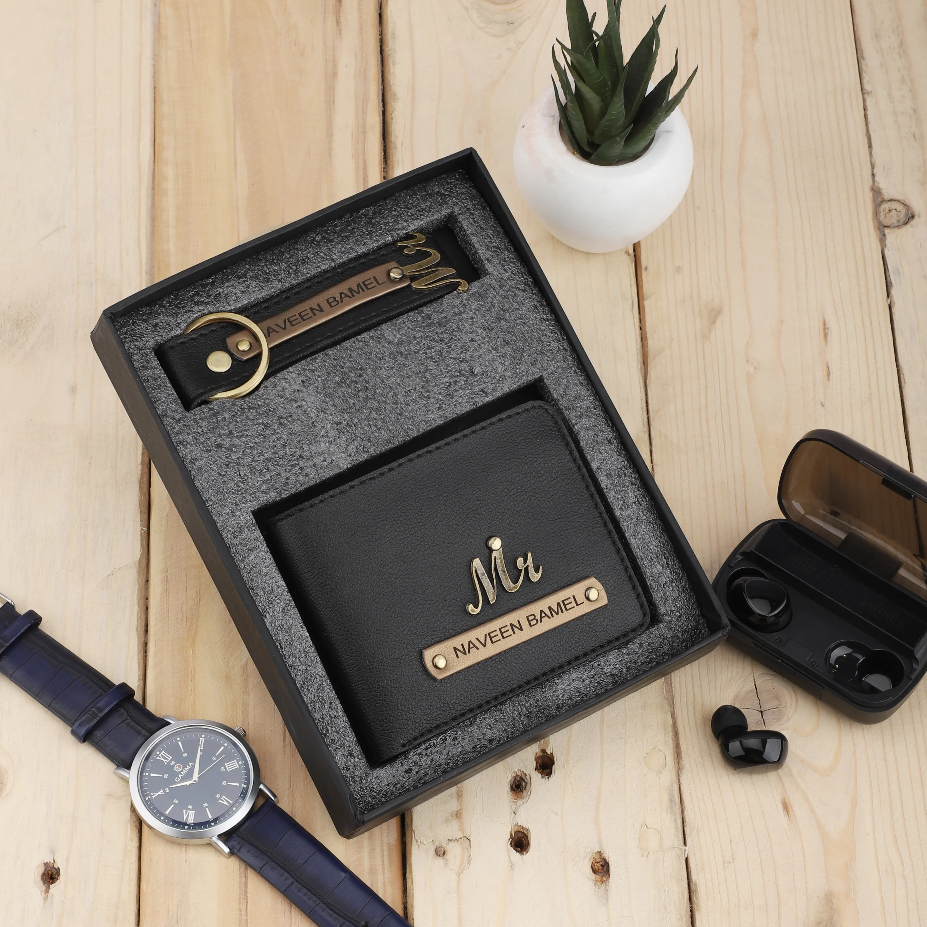 Personalized Men's Leather Wallet & Keychain with Name & Charm - Image 11