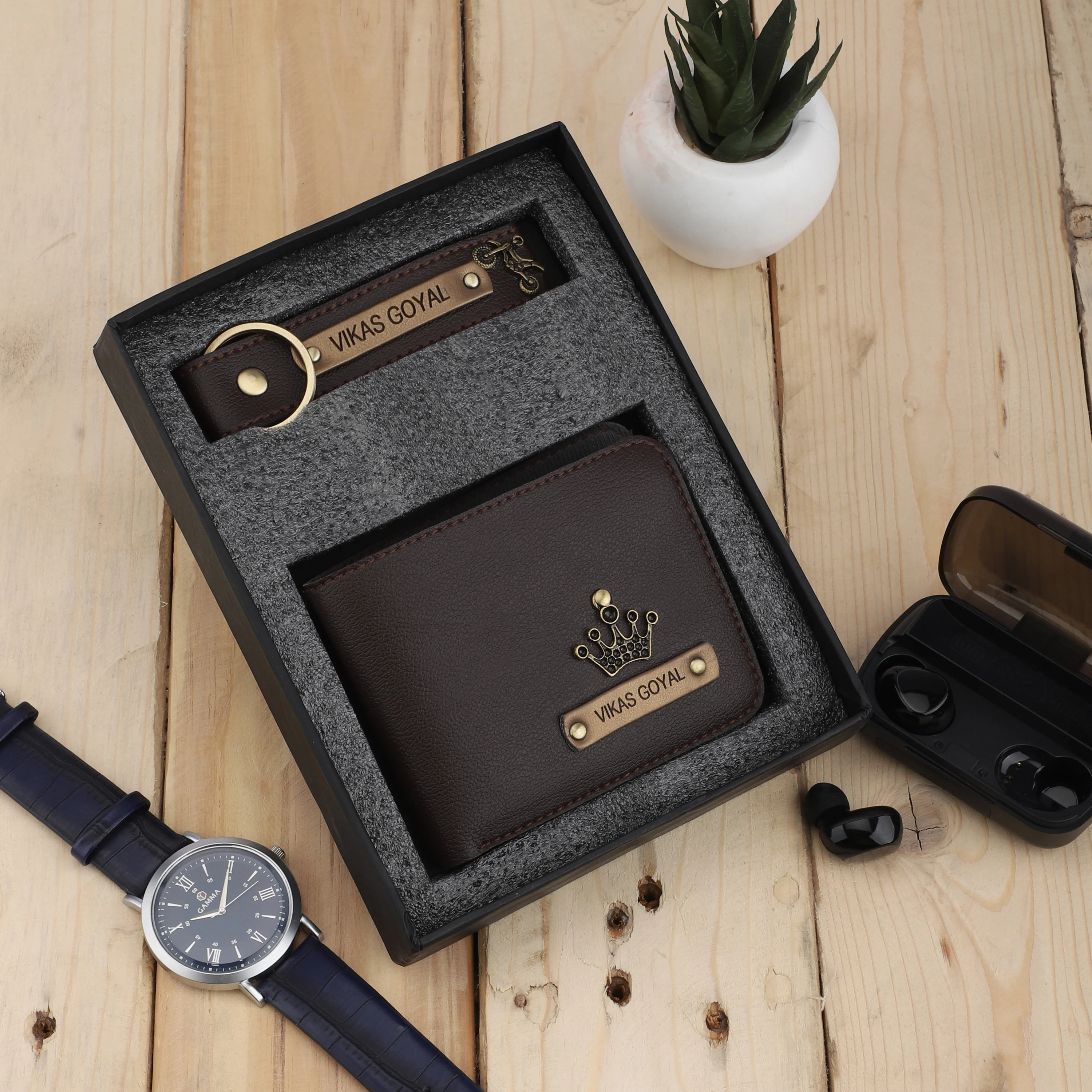 Personalized Men's Leather Wallet & Keychain with Name & Charm - Image 12