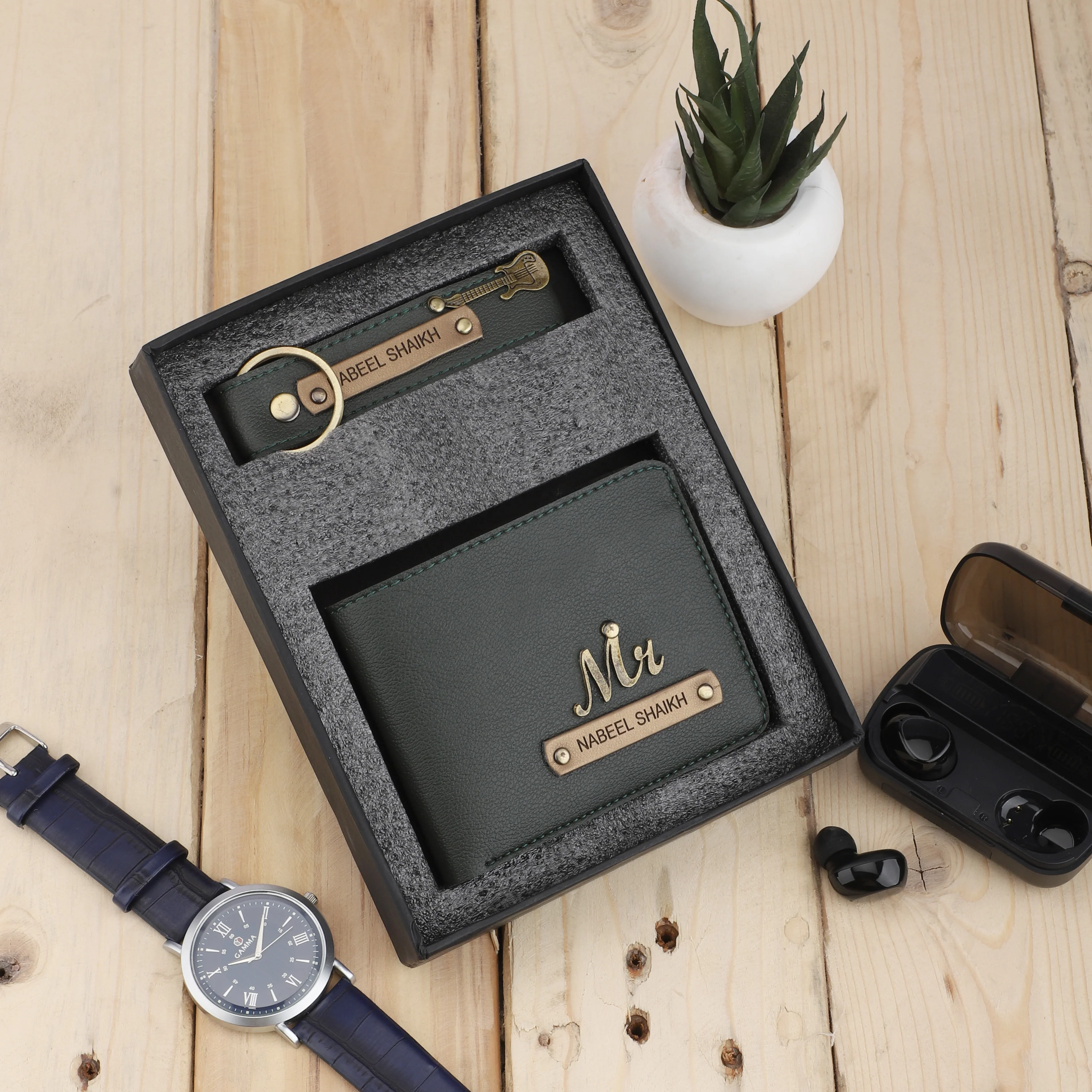 Personalized Men's Leather Wallet & Keychain with Name & Charm - Image 13