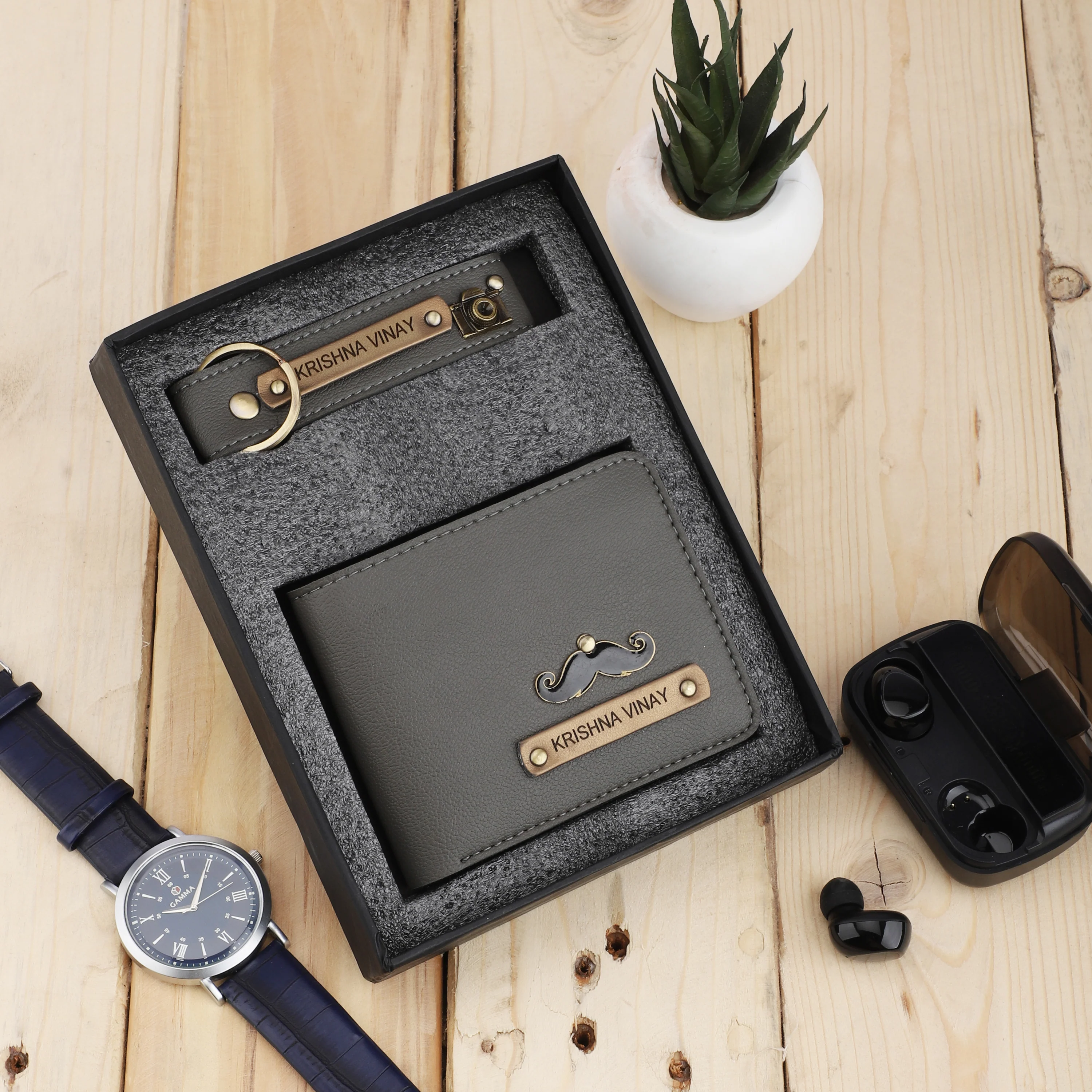 Personalized Men's Leather Wallet & Keychain with Name & Charm - Image 6